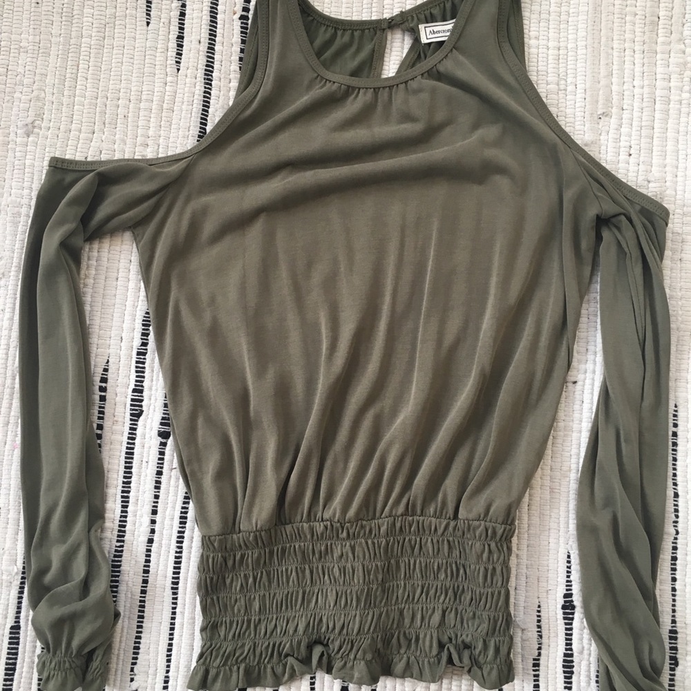 SUPER cute shoulder cut out long sleeved shirt